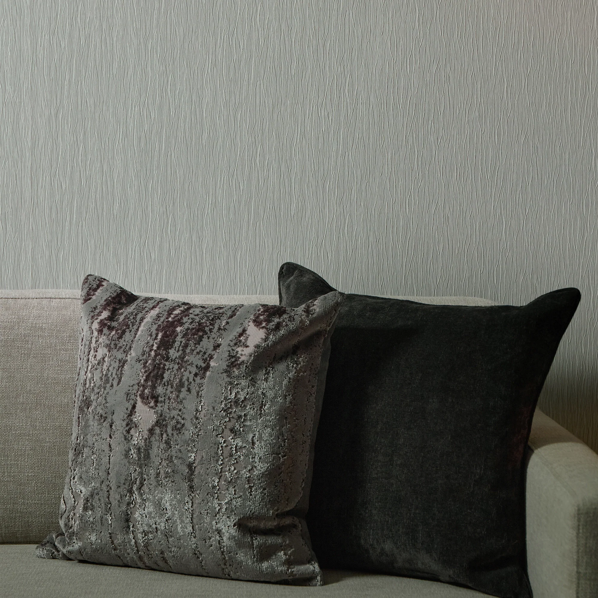 Crushed Silk Wallpaper in Grey - Image 3