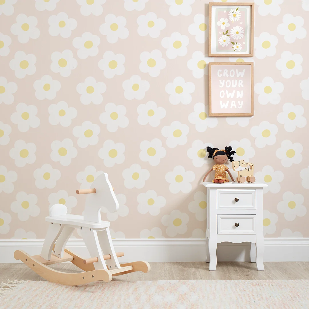 Ditsy Daisy Wallpaper in Soft Peach - Image 2