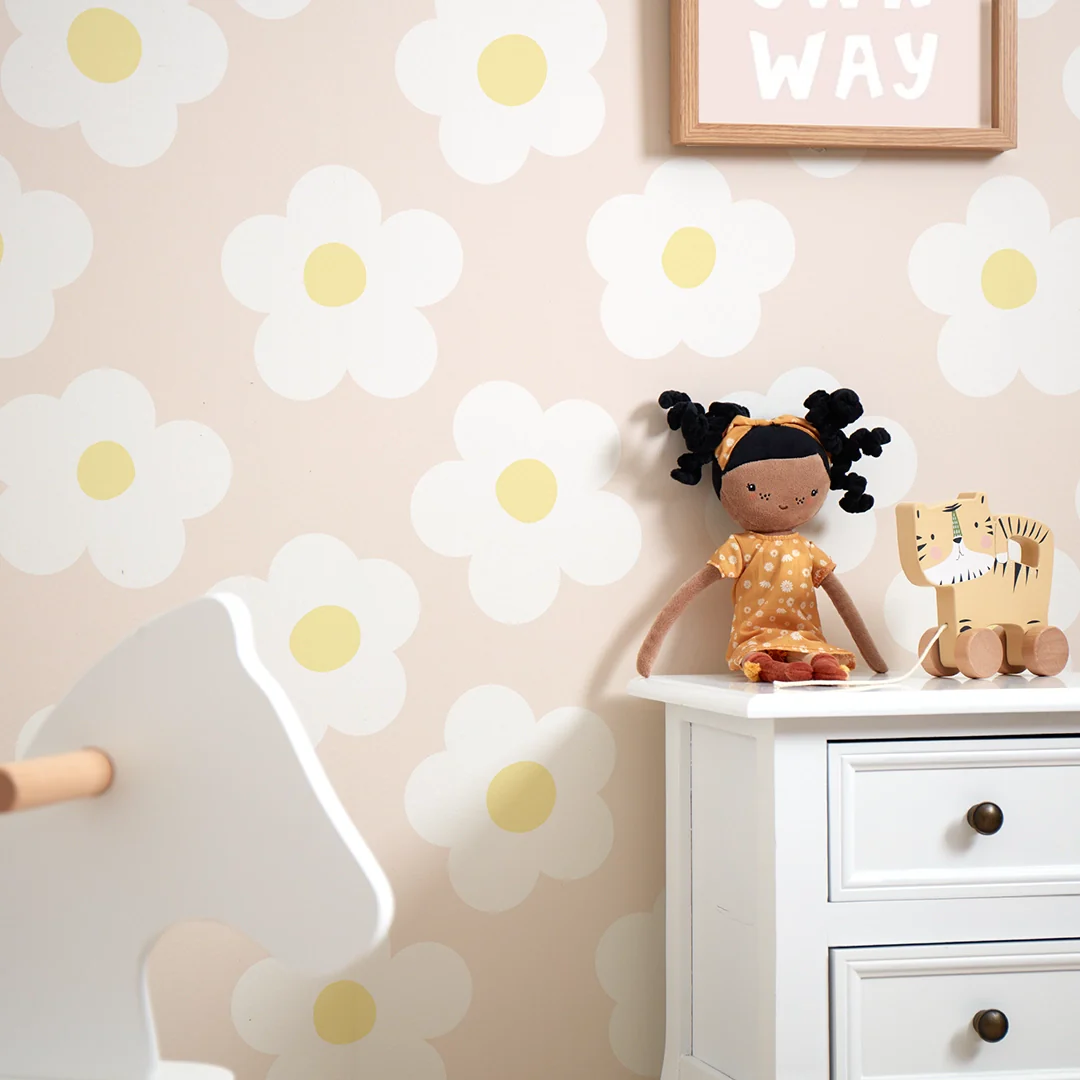 Ditsy Daisy Wallpaper in Soft Peach - Image 3
