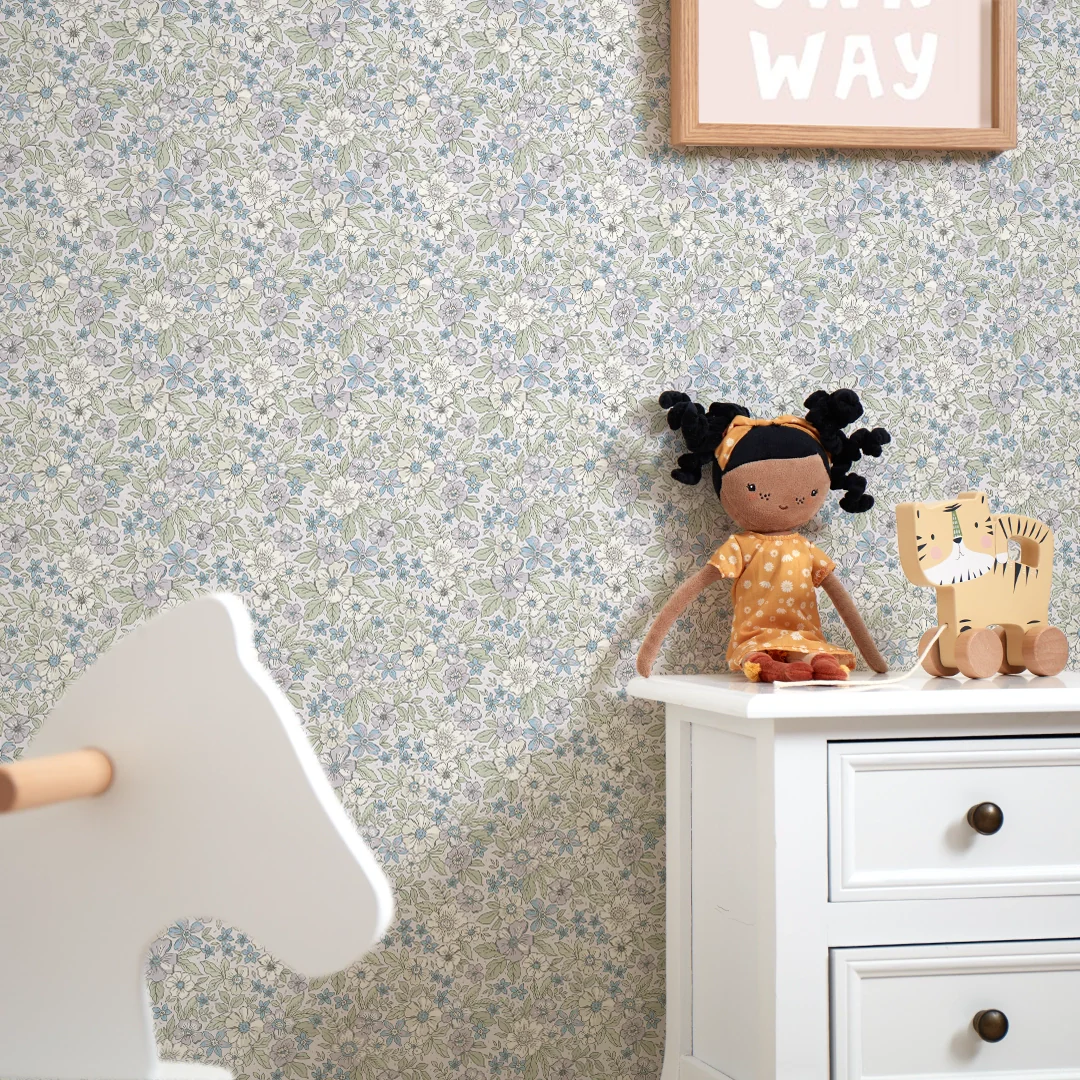 Ditsy Gardenia Wallpaper in Soft Lilacs and Sage - Image 3