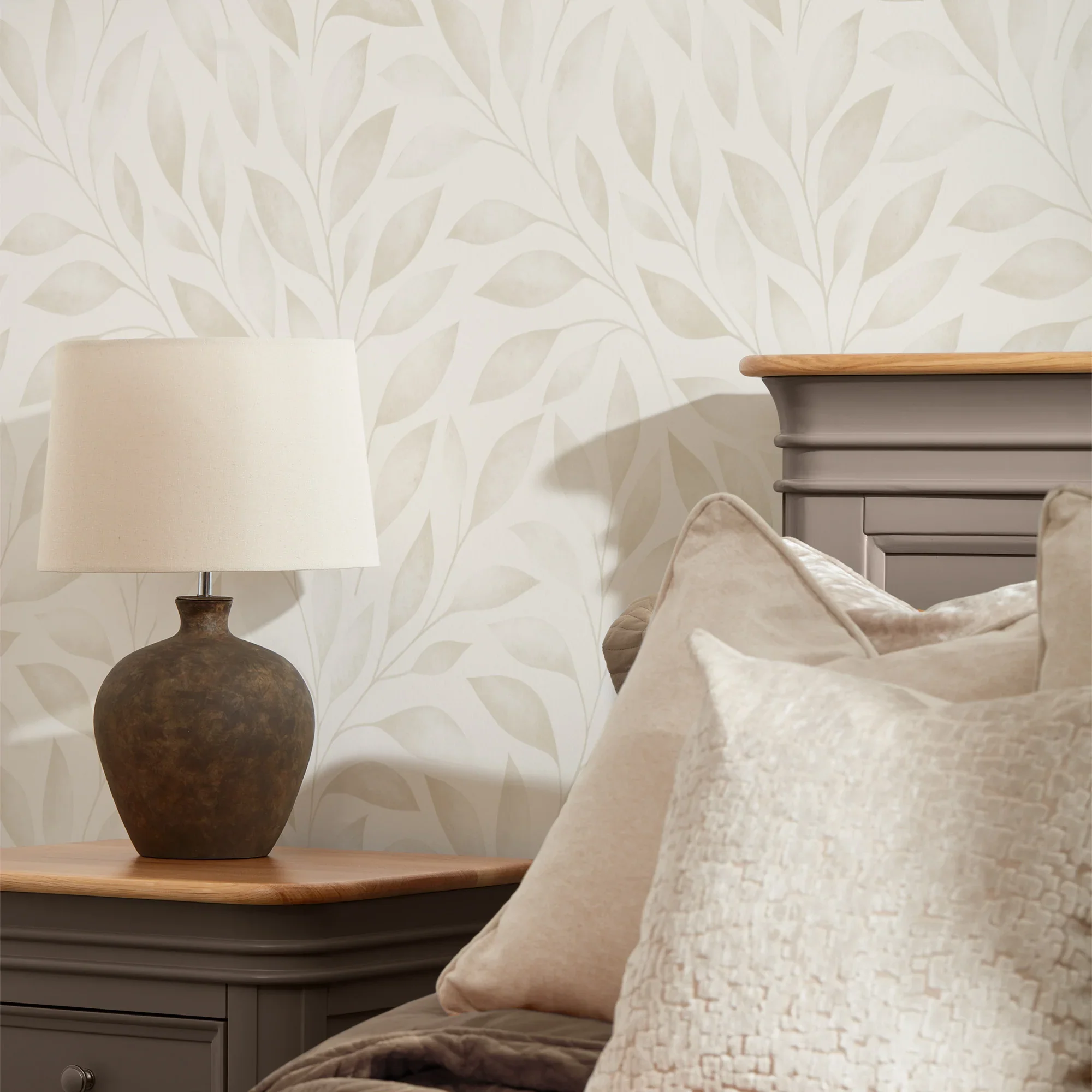 Gentle Vines Wallpaper in Sandstone - Image 3