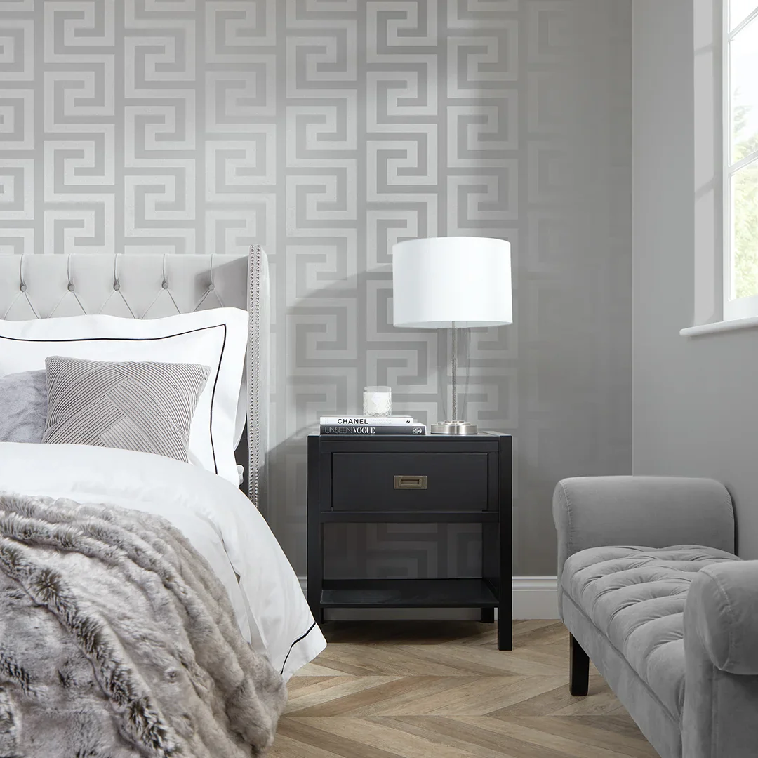 London Greek Key Wallpaper in Silver - Image 2