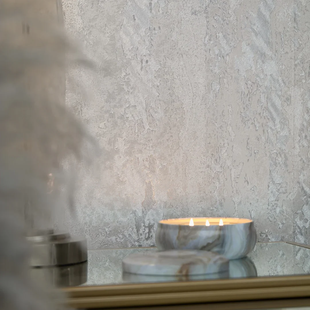 Nova Metallic Wallpaper in Cool Grey and Silver - Image 3
