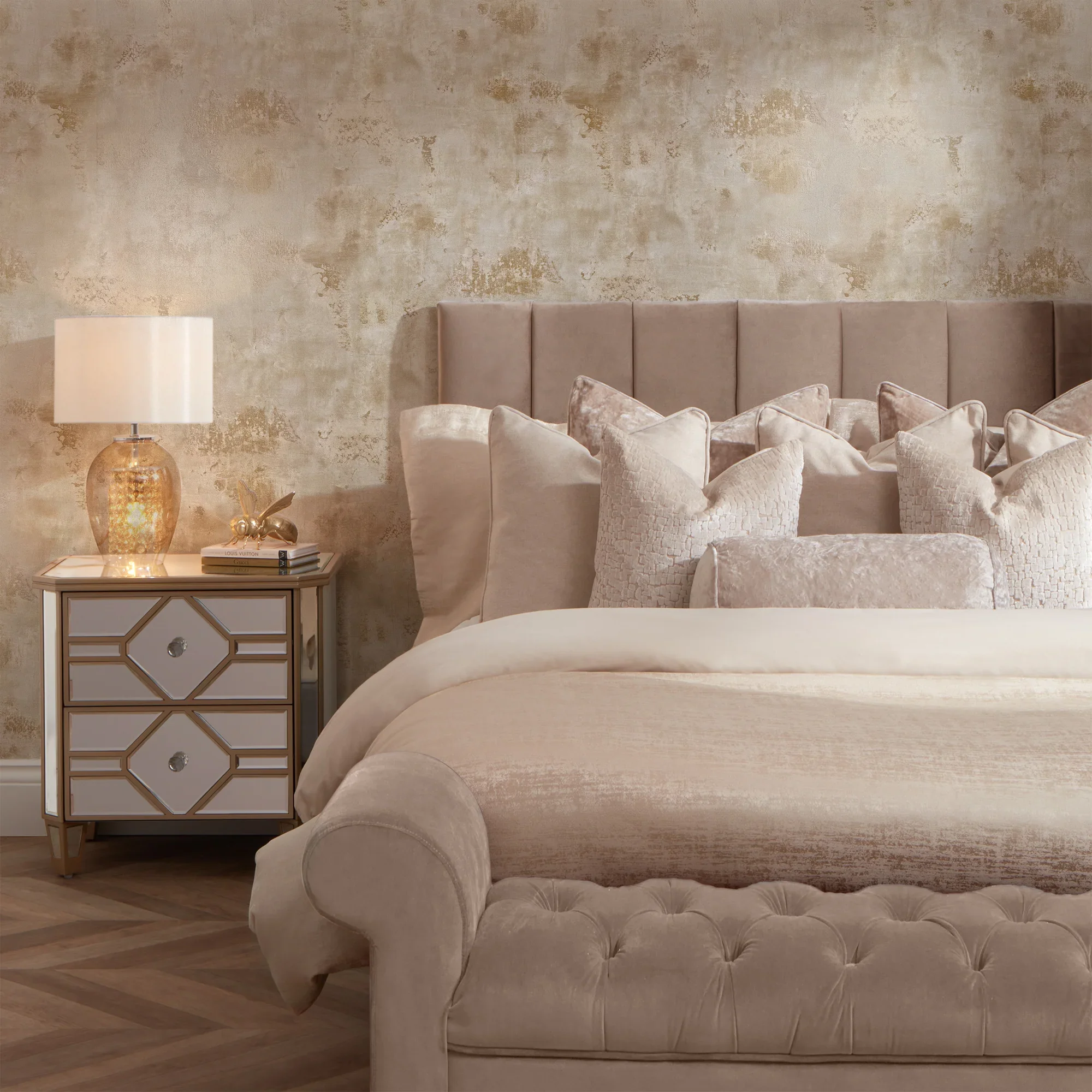 Olympia Industrial Wallpaper in Ivory and Gold - Image 2