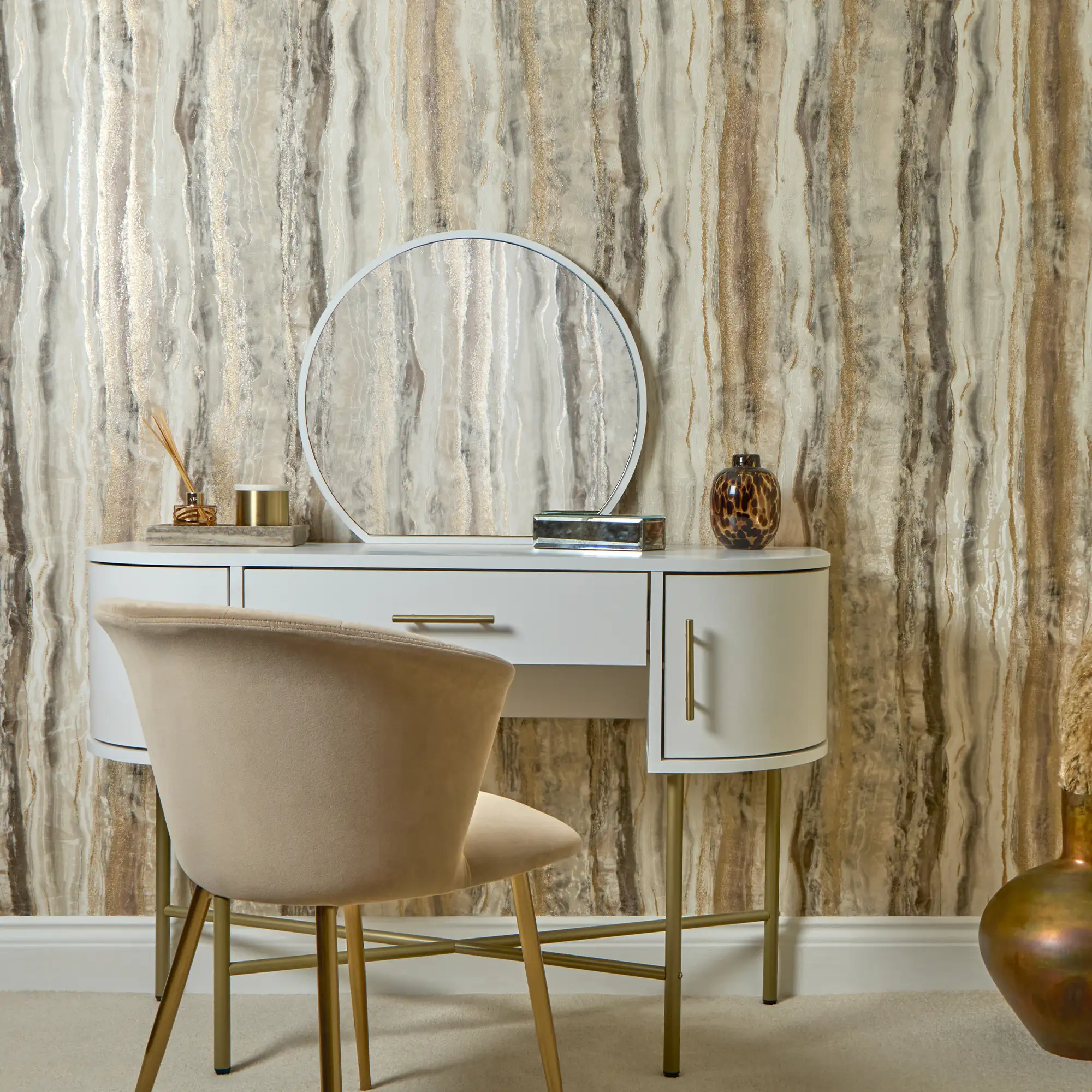 Oslo Wallpaper in Cream and Mocha with Gold Metallic - Image 2