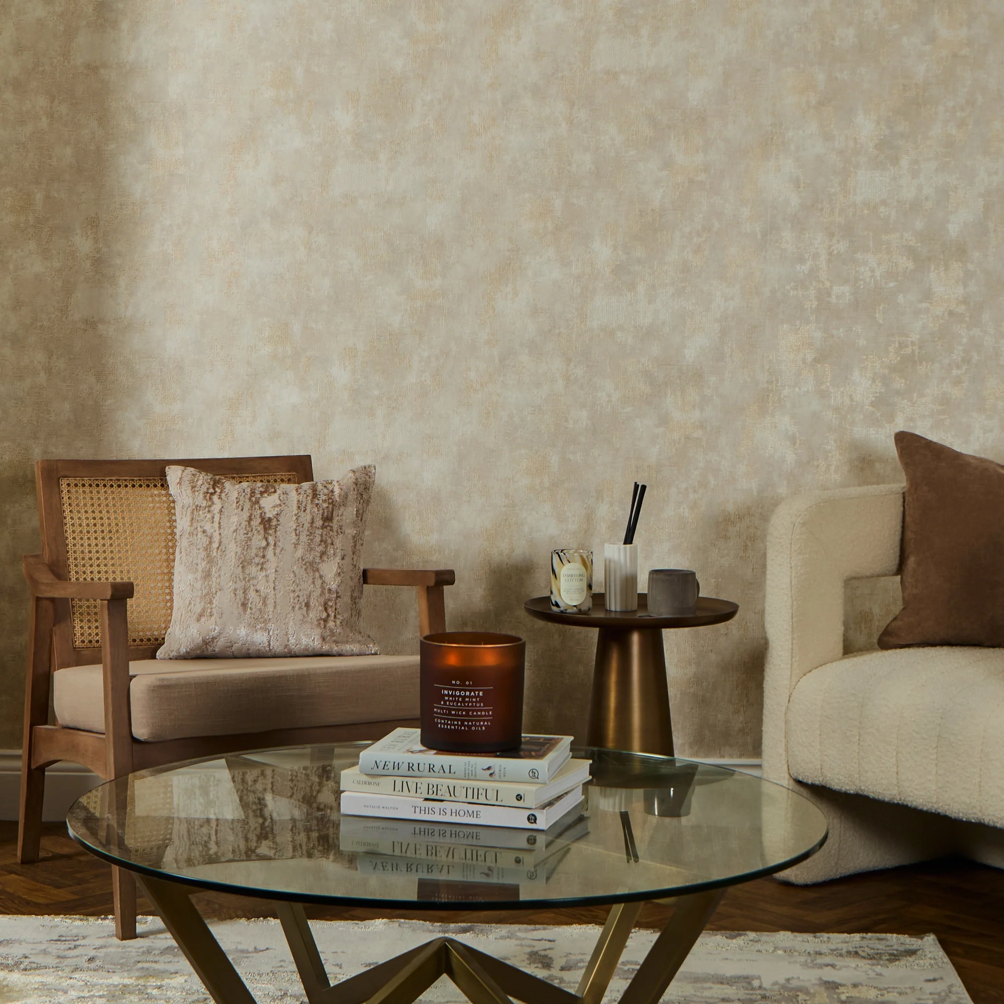 Padua Wallpaper in Gold Metallic on Natural - Image 2