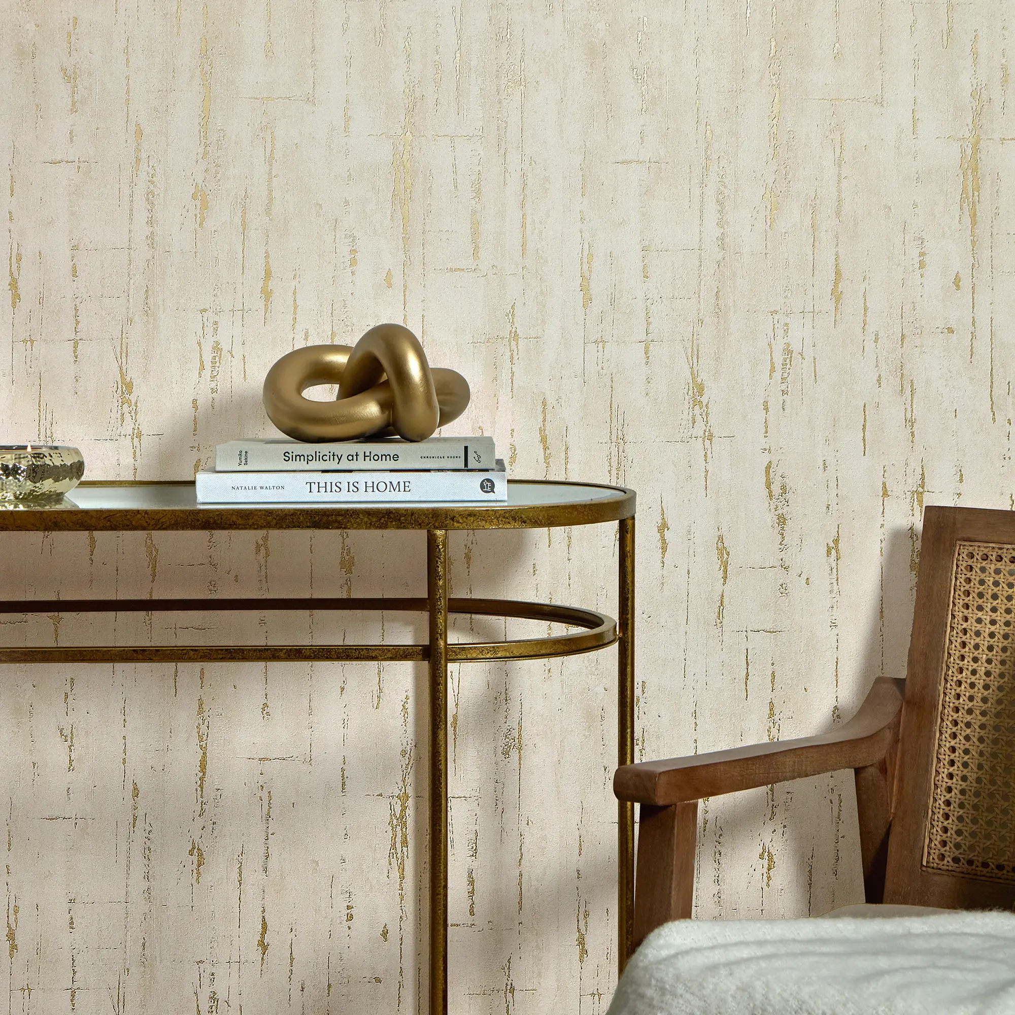 Sofia Wallpaper in Cream with Gold Metallic - Image 2